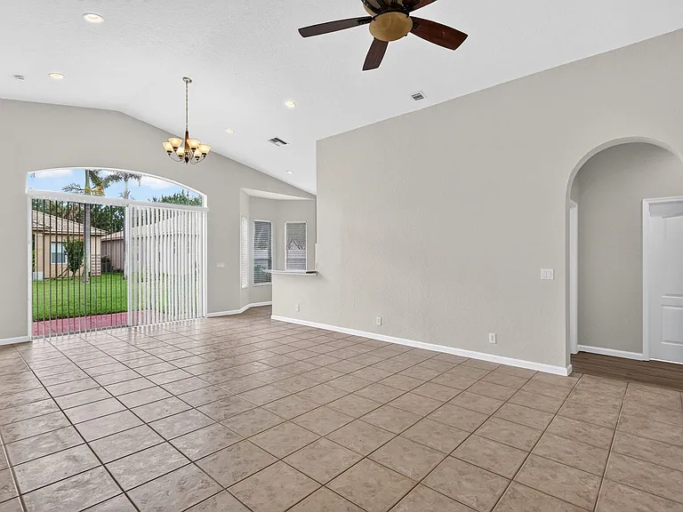 5614 Sunberry Cir — Photo 6