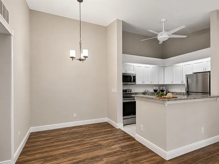 1109 Duncan Cir #201 — Photo 12