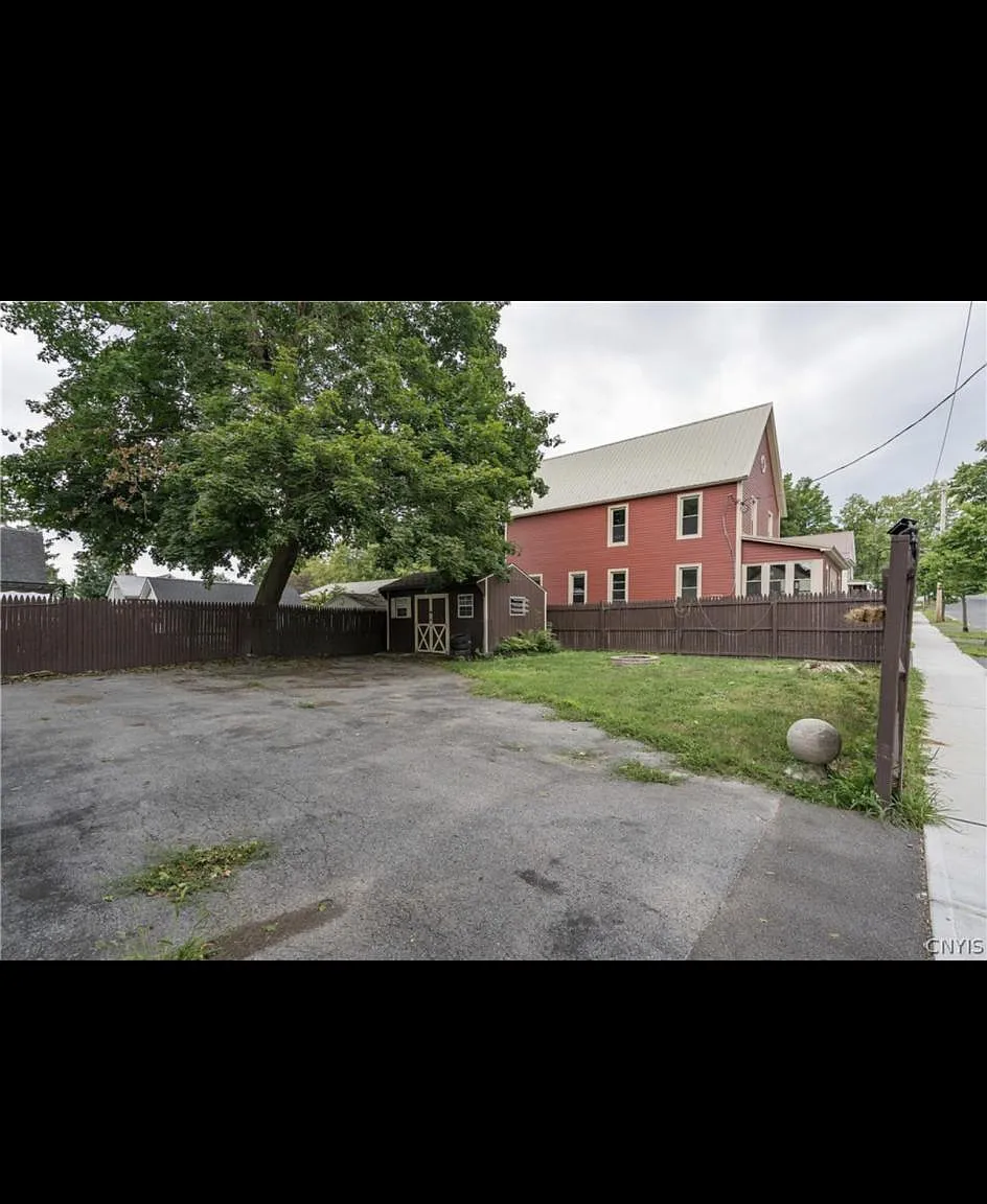 631 Grant St — Photo 4