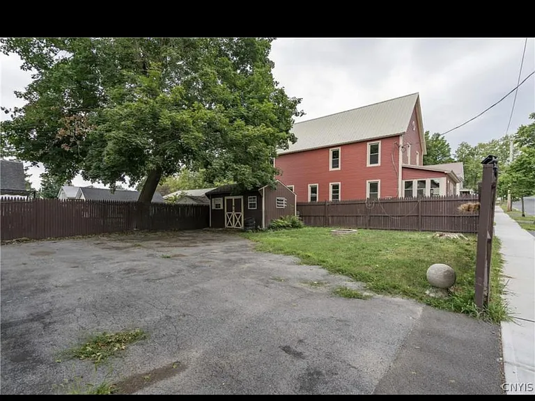 631 Grant St — Photo 4