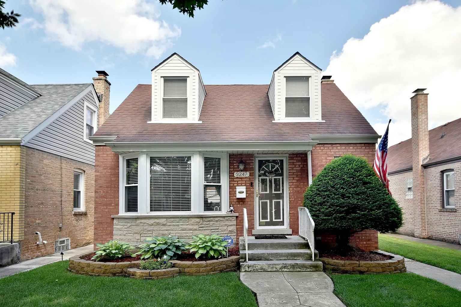 3247 N Plainfield Ave photo 1