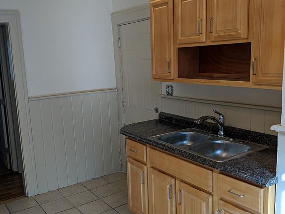 4th image of 670-672 Dewey St