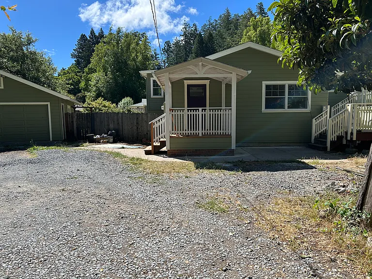 500 Meadow Way — Photo 3