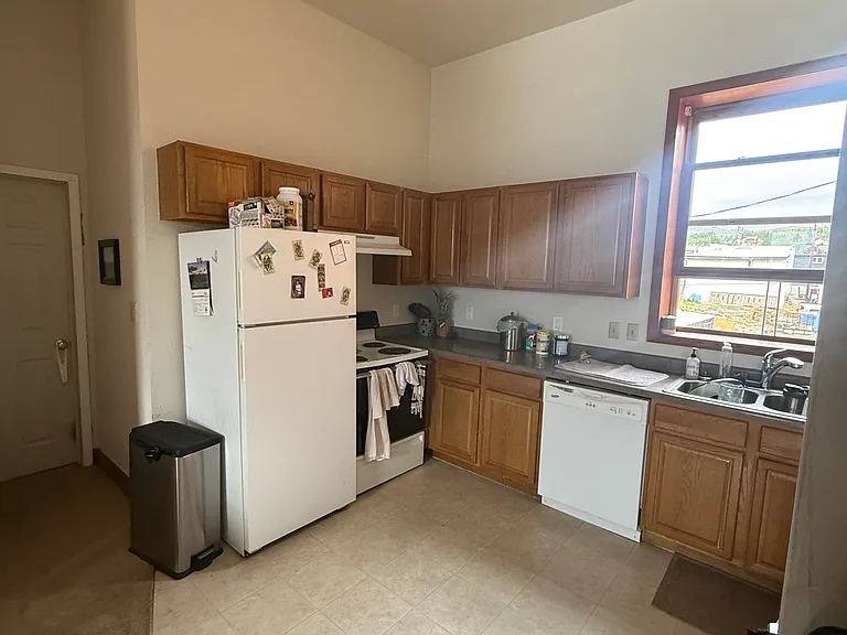 118 W 2nd St #G — Photo 3