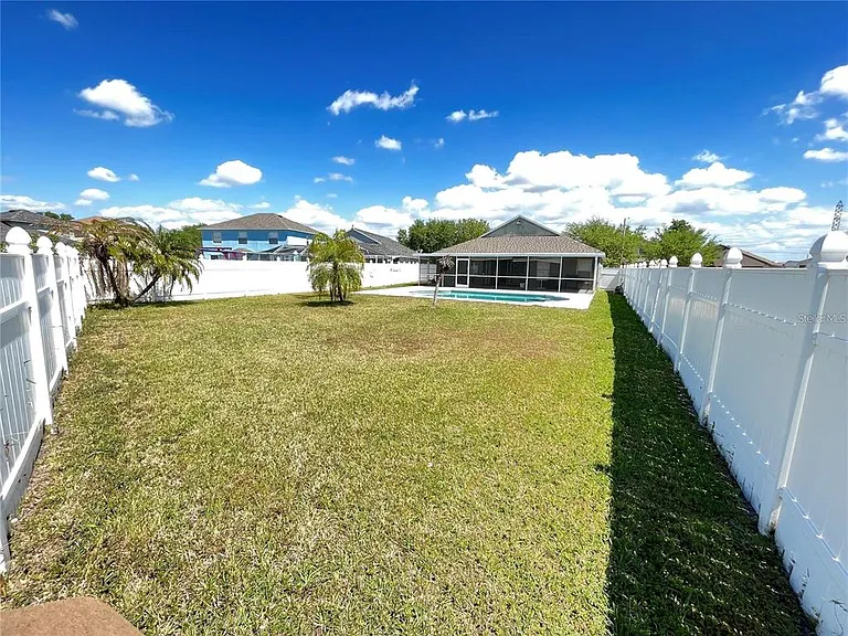 4211 Hartford Lake Dr — Photo 35