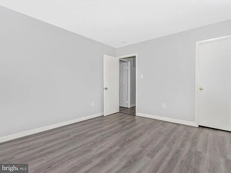 527 W Diamond Ave — Photo 11
