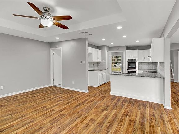 4th image of 2109 El Dorado Way