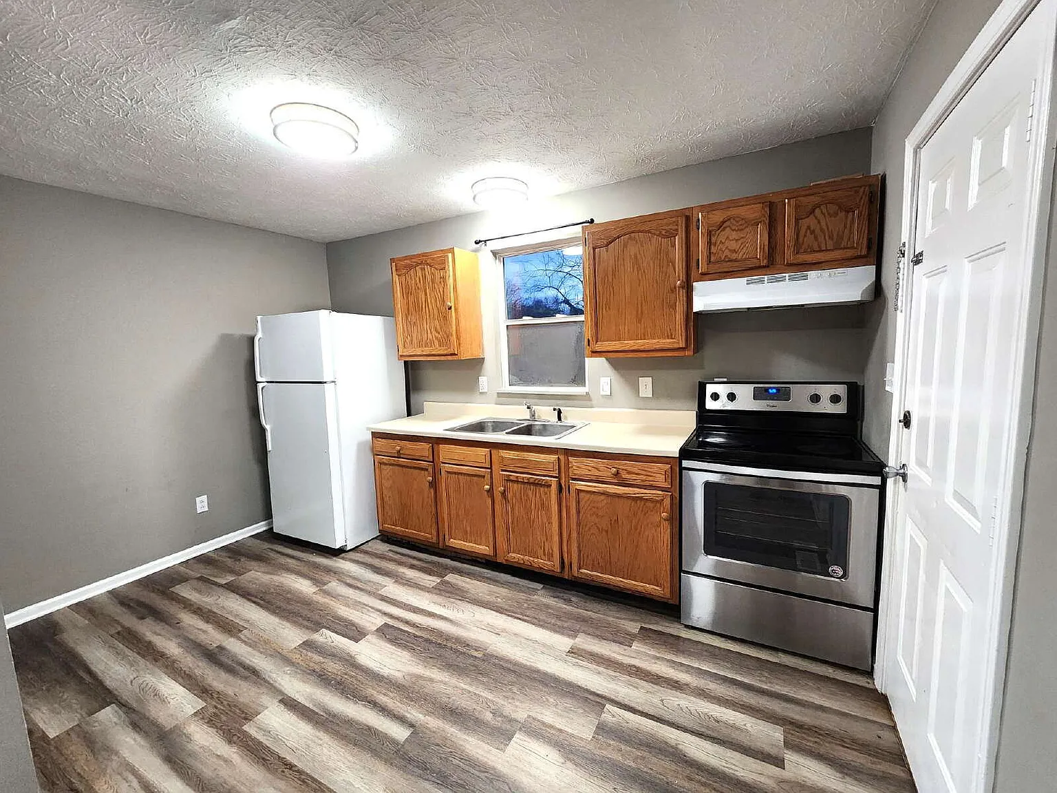 2 bed, 1.0 bath, 850 sqft, $1,600 — Photo 2