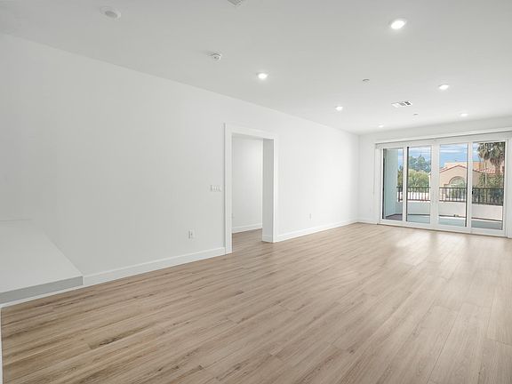 5th image of 1832 S Barrington Ave #301