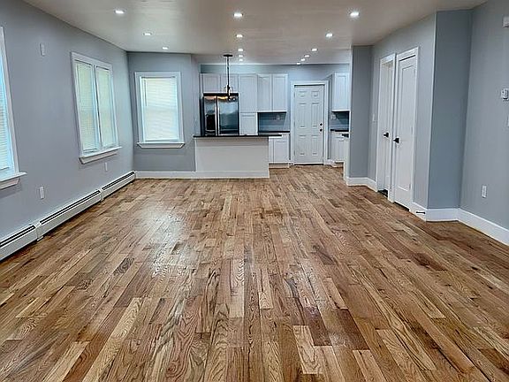4th image of 114-16 207th St