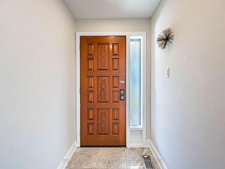 2 Milner Rd #MAIN FLOOR — Photo 7