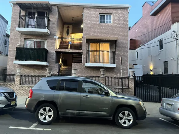 312-314 4th St, Union City, NJ 07087
