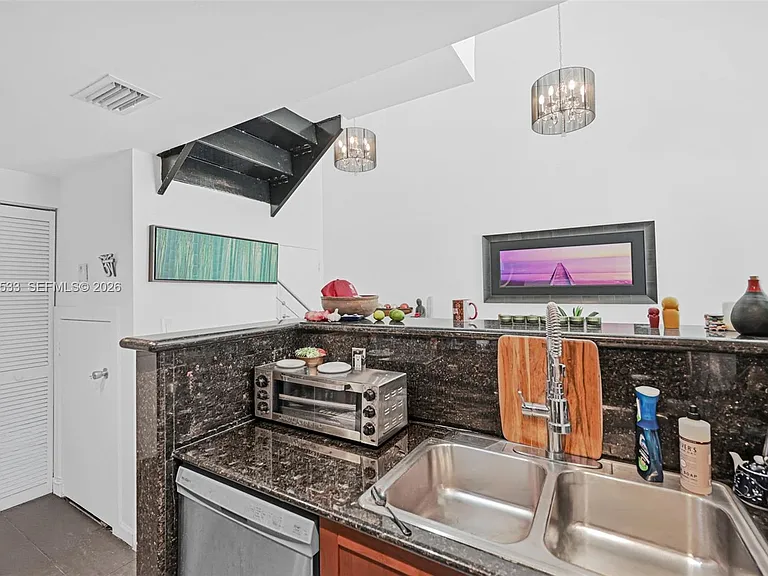 7728 Collins Ave — Photo 10