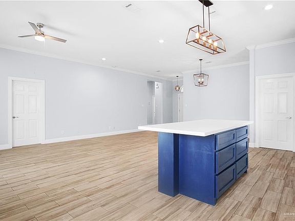 4th image of 3214 Zoe Ave