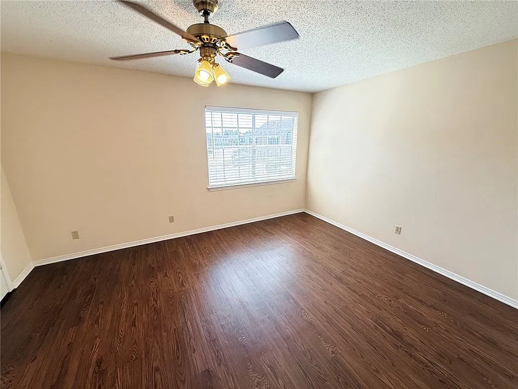 2 bed, 1.5 bath, 1155 sqft, $1,150 — Photo 2