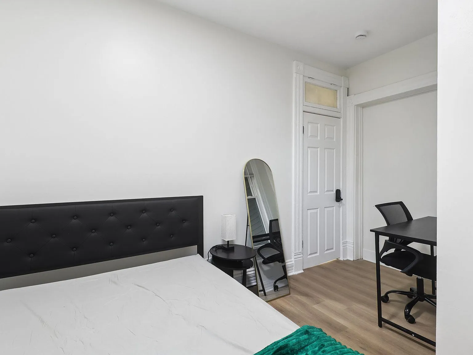 4 bed, 3.0 bath, 2600 sqft, $819 — Photo 1