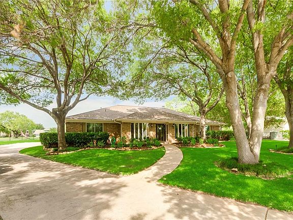 4th image of 951 Oakmont Ct