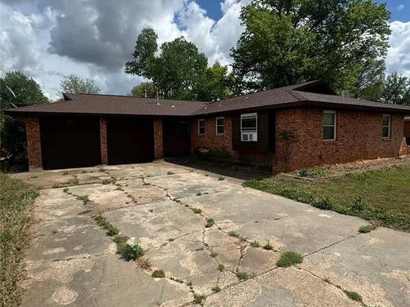 3308 Shadybrook Dr, Midwest City, OK 73110