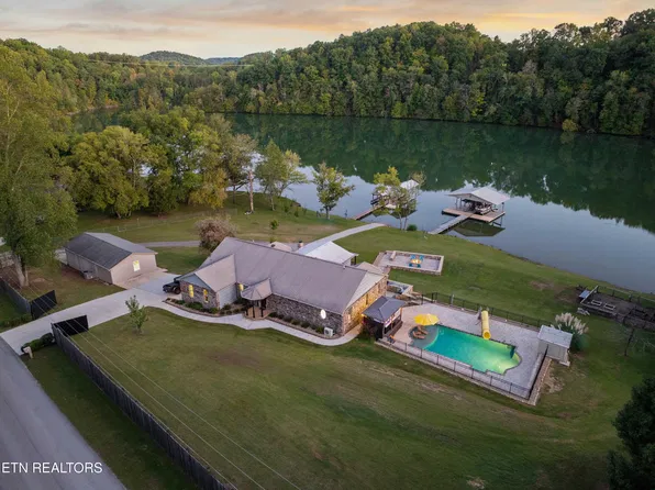 274 Lakecrest Dr, Harriman, TN 37748