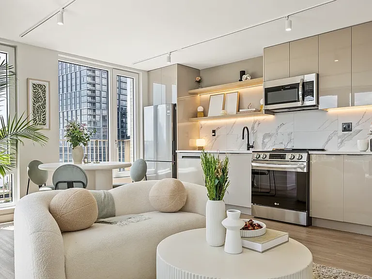 16 West St #W305 — Photo 2