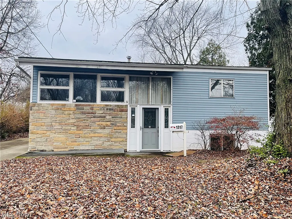 1317 Carnegie Ave photo 1