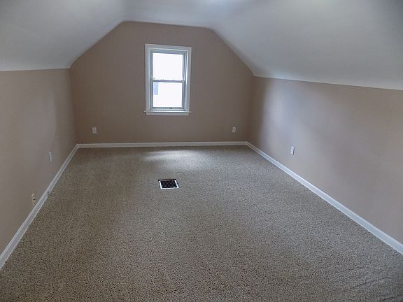 5th image of 465 Lodi St