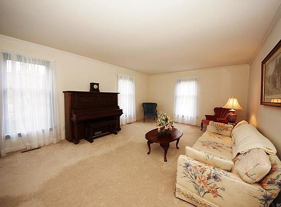 2nd image of 8124 Surreywood Dr