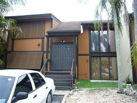 3rd image of 10180 Oleander Ct