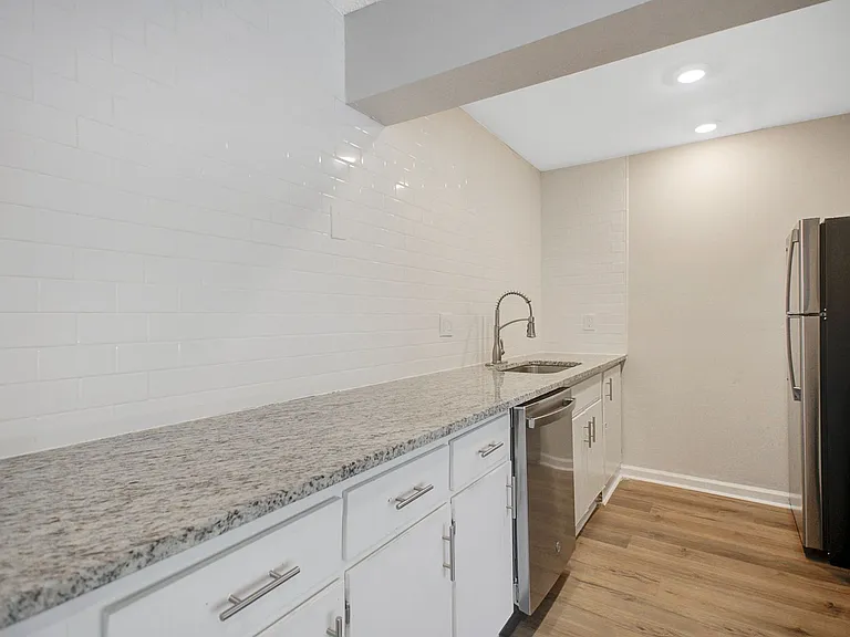 629 E Church St — Photo 14
