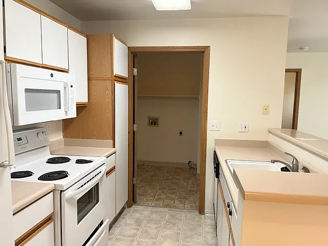 3263 N Lakegrove Ln #202 — Photo 6