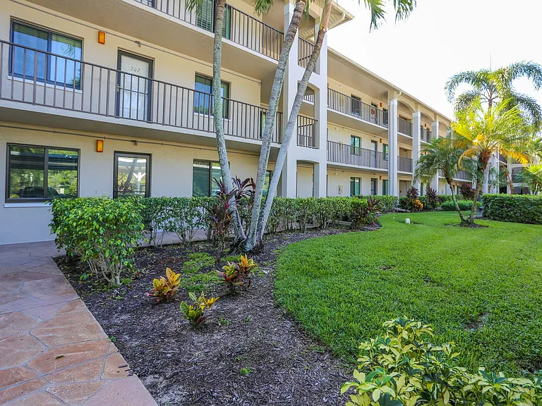 5733 Deauville Cir #G308 — Photo 37