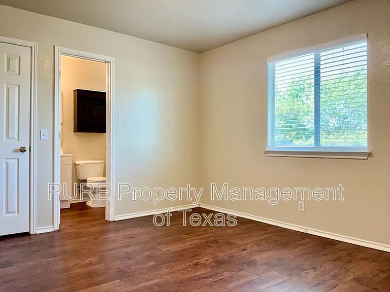 615 Losoya Ct — Photo 10