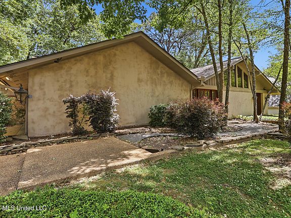 2nd image of 4774 Crestwood Dr