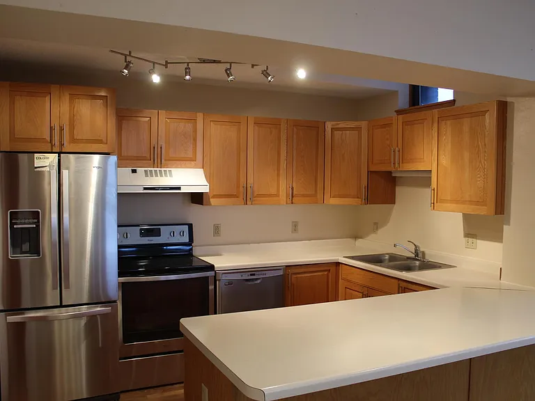 Jefferson Square Apartments — Photo 26