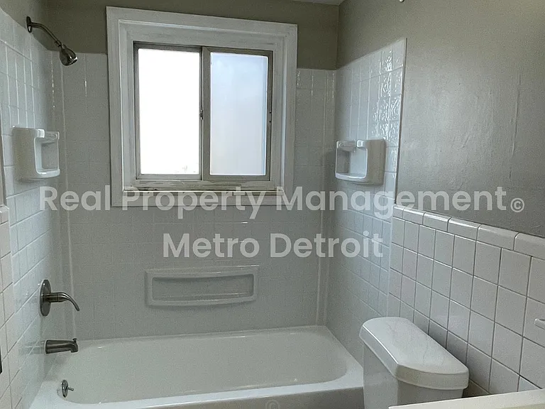 1173 Featherstone Rd — Photo 9