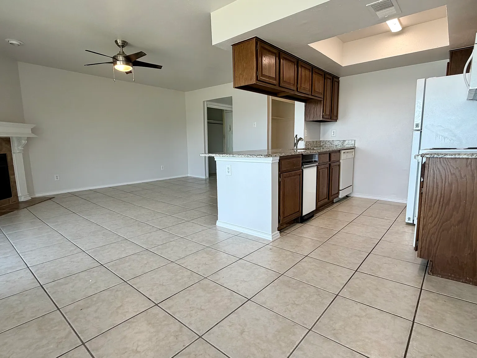 1 bed, 670 sqft, $1,400 — Photo 2