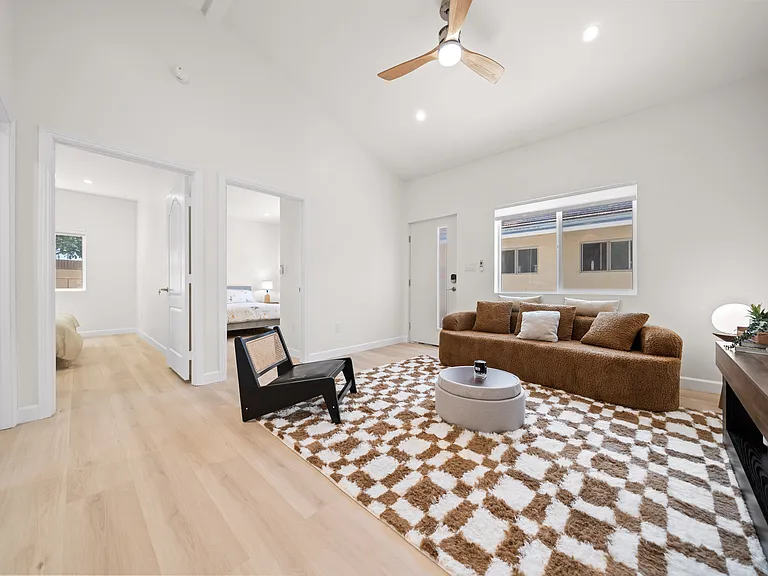 1316 S Raleo Ave — Photo 16