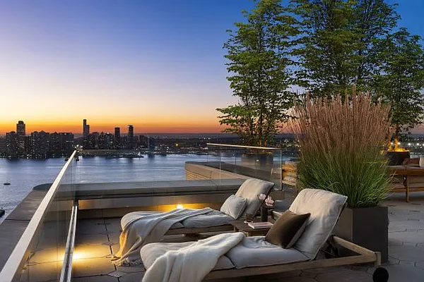 Sold by Corcoran | media 14