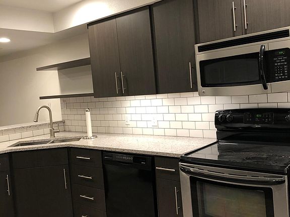 Smooth top stove makes cleanup a breeze