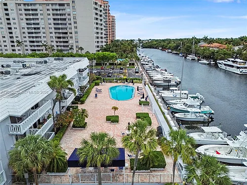 100 Edgewater Dr Photo 1
