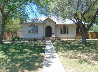 815 N Getty St, Uvalde, TX 78801
