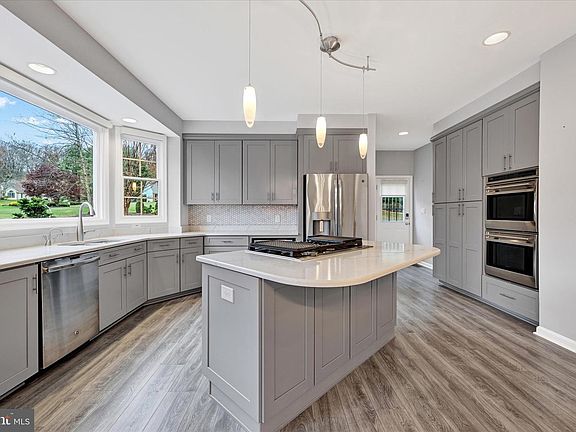 4th image of 2319 Cool Woods Ct