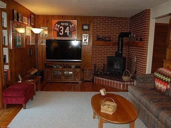 3rd image of 1421 W River Oaks Ln