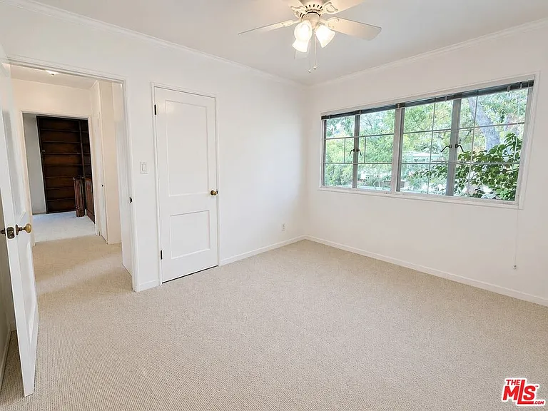 5370 1/2 Village Grn — Photo 11