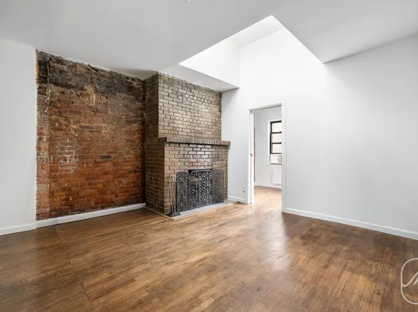 313 West 29th Street image 1 of 10