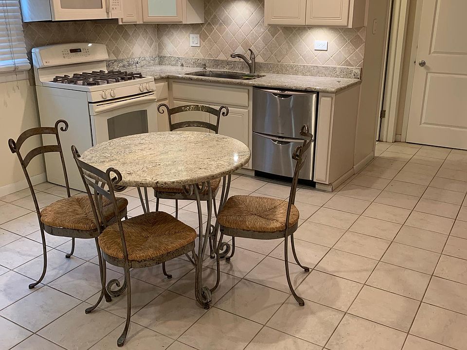 Large Brite Kitchen