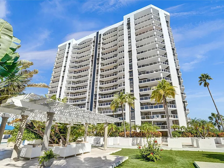 3600 Yacht Club Dr #904 — Photo 6
