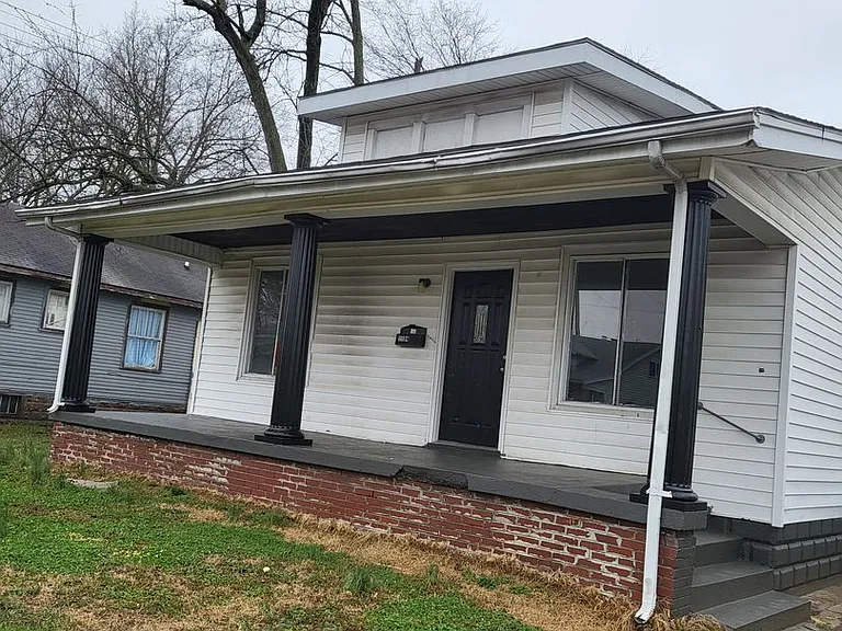 1104 Adams Ave — Photo 1