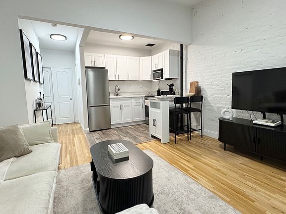 3rd image of 19 E 21st St APT 3C