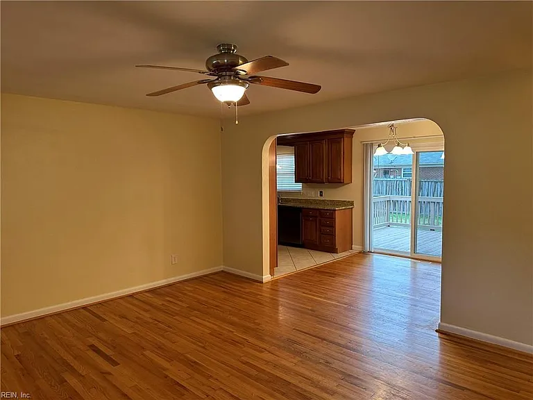 940 Redwood Cir — Photo 5